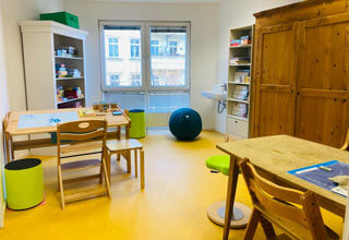 Arbeitsraum mit Kindertherapietisch