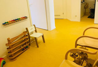 Therapiegeräte und Stühle